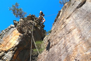 Learnng to abseil with Hangin Out
